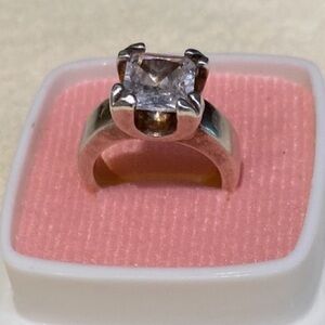 Elegant Silver Ring with Clear Gemstone